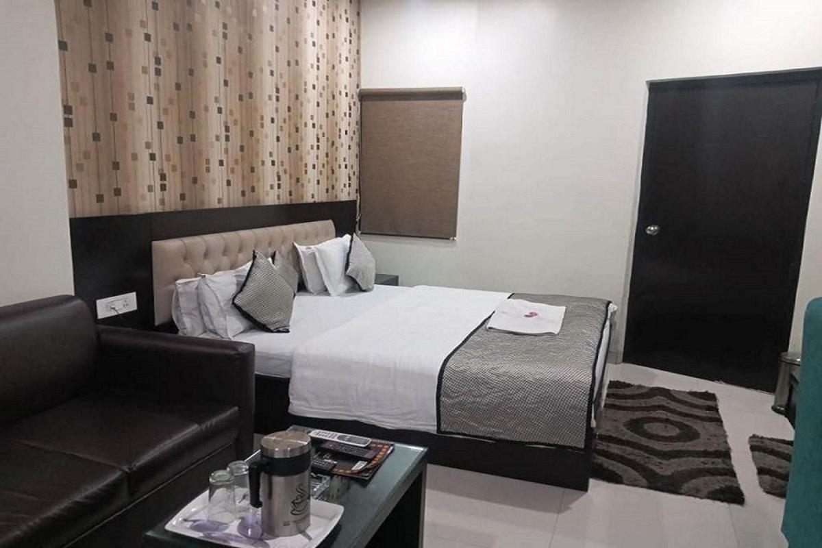Hotel Mandakini Lush Kánpur Kültér fotó