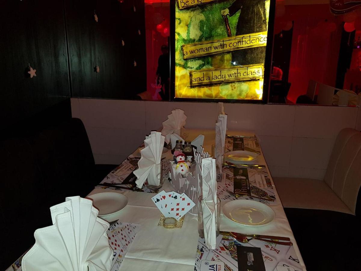 Hotel Mandakini Lush Kánpur Kültér fotó